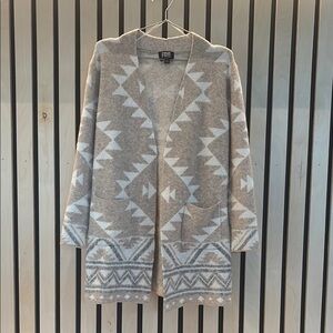 Frye Women's Gray and White Sweater